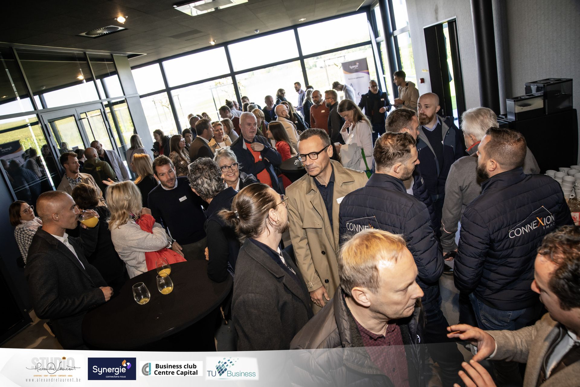 Photo d'ensemble participants chant d'éole photo événement networking business au chant d'éole