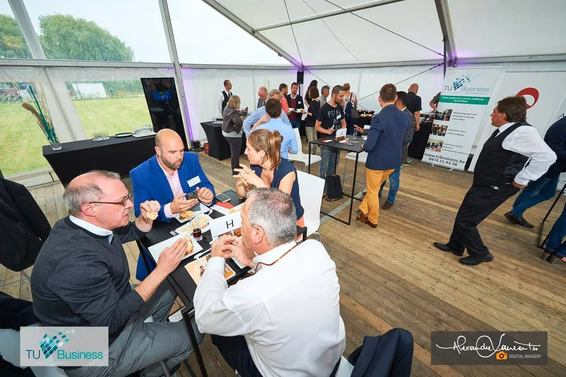Photo tubusiness événement Dinner in the sky Photo tubusiness événement Dinner in the sky