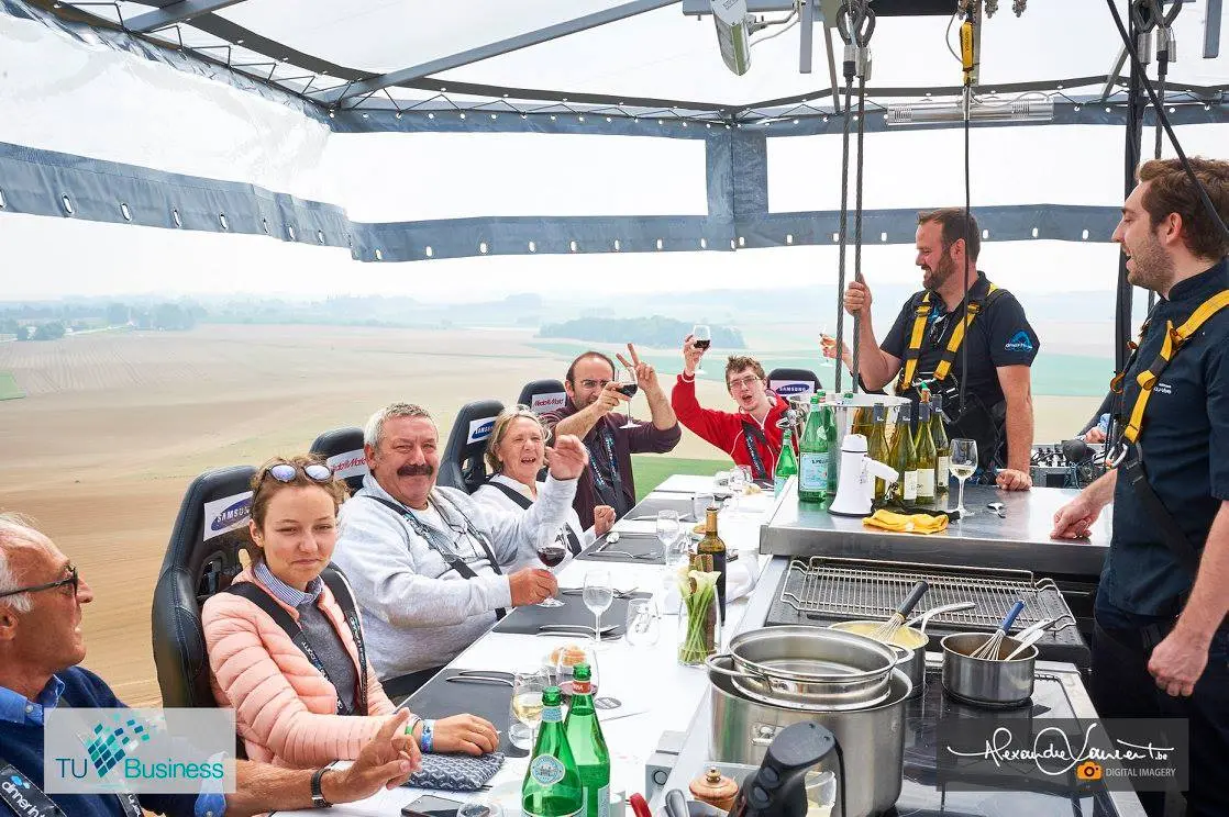 Photo tubusiness événement Dinner in the sky Photo tubusiness événement Dinner in the sky