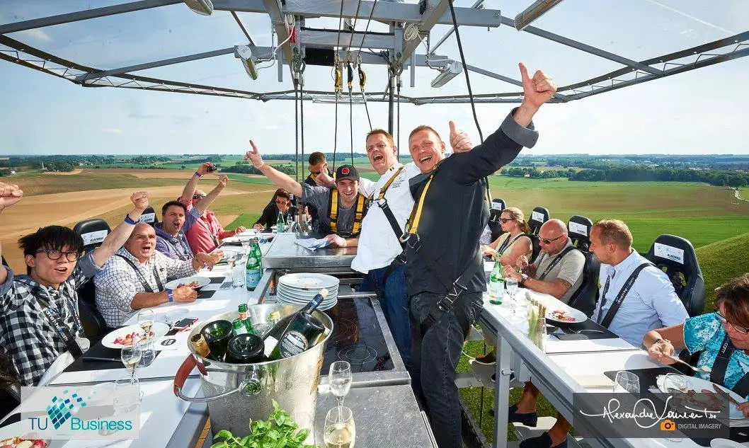 Photo tubusiness événement Dinner in the sky Photo tubusiness événement Dinner in the sky
